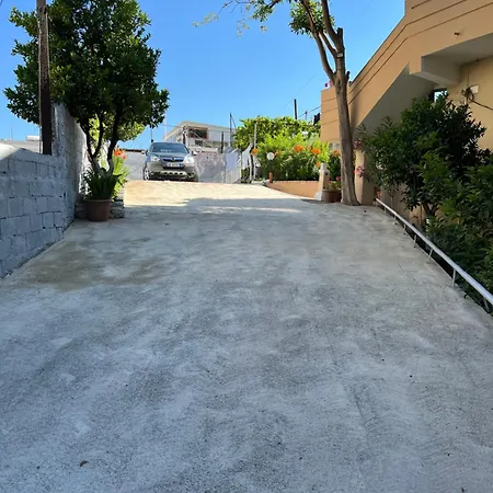 Villa Green 게스트하우스 Vlorë